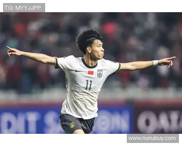 足球明星刮牙视频引发热议网友纷纷点赞分享生活中的小细节